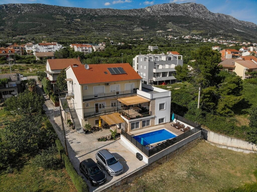 Apartment Zdene - private pool: A2 Kastel Luksic, Riviera Split 3