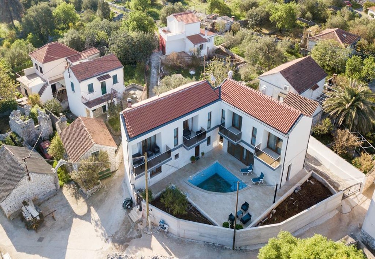 Apartment Ivica - 100m from the sea A5 Drvenik Veli (Island Drvenik Veli), Riviera Trogir 1