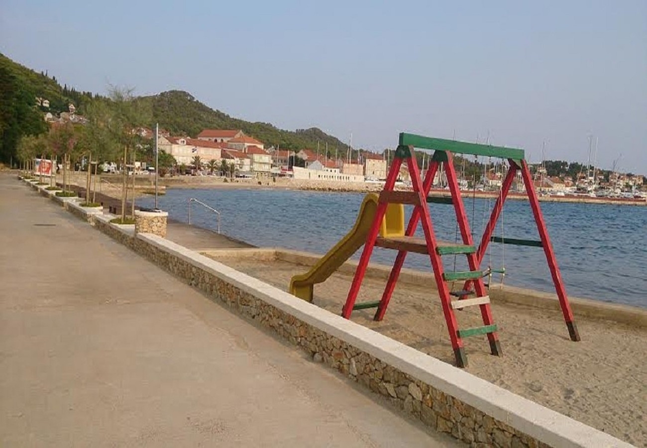 Holiday house Villa Jadran - 10 m from beach: Preko, Island Ugljan 4