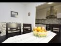 Apartments Sveto - 400 m from beach: A1(4) Biograd - Riviera Biograd  - Apartment - A1(4): kitchen and dining room