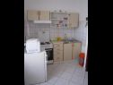 Apartments Ivan - 100 m from marina: A2(3) Biograd - Riviera Biograd  - Apartment - A2(3): kitchen
