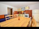 Apartments Marijan - with terrace : A1(2+2), A2(2+2) Drage - Riviera Biograd  - Apartment - A2(2+2): kitchen and dining room