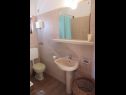 Apartments Nebo - 80 m from beach: A1 Zeleni (2+1), A2 Plavi (4), A3 Ljubicasti (5) Pakostane - Riviera Biograd  - Apartment - A1 Zeleni (2+1): bathroom with toilet