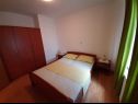 Apartments Bruna - 300m from beach: A1(2+2), A2 1.kat(5), A3 prizemlje(3+2) Pakostane - Riviera Biograd  - Apartment - A2 1.kat(5): bedroom