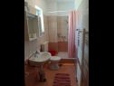 Apartments Bruna - 300m from beach: A1(2+2), A2 1.kat(5), A3 prizemlje(3+2) Pakostane - Riviera Biograd  - Apartment - A2 1.kat(5): bathroom with toilet