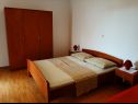Apartments Bruna - 300m from beach: A1(2+2), A2 1.kat(5), A3 prizemlje(3+2) Pakostane - Riviera Biograd  - Apartment - A2 1.kat(5): bedroom