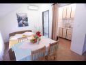 Apartments Mary - 30m from the sea SA1(2), SA2(2), SA3(2+2), A4(2+2), A5(2+2), A6(3+2) Sveti Petar - Riviera Biograd  - Apartment - A5(2+2): kitchen and dining room
