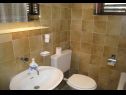 Apartments Dvor - 20 m from beach: A1(4+1) Turanj - Riviera Biograd  - Apartment - A1(4+1): bathroom with toilet
