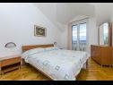 Apartments and rooms Mate 1 - 130 m from sea: A1 Zeleni(2+2), R1 Zuta(2), R2 Roza(2) Bol - Island Brac  - Apartment - A1 Zeleni(2+2): bedroom