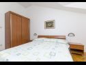 Apartments and rooms Mate 1 - 130 m from sea: A1 Zeleni(2+2), R1 Zuta(2), R2 Roza(2) Bol - Island Brac  - Apartment - A1 Zeleni(2+2): bedroom