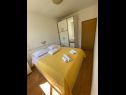 Apartments Jak - comfortable apartments: A1-donji(4+1), A2-gornji(4+2) Mirca - Island Brac  - Apartment - A2-gornji(4+2): bedroom