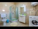 Apartments Dalis - open swimming pool: A1 kat(4+1), A2 prizemlje(4) Cove Osibova (Milna) - Island Brac  - Croatia - Apartment - A1 kat(4+1): bathroom with toilet