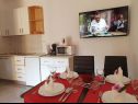 Apartments Ivano - 20 m from Sea: A1(6), A2(2+1), A3(2+1), A4(2), A5(4) Cove Osibova (Milna) - Island Brac  - Croatia - Apartment - A2(2+1): kitchen and dining room