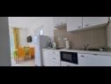 Apartments Ivano - 20 m from Sea: A1(6), A2(2+1), A3(2+1), A4(2), A5(4) Cove Osibova (Milna) - Island Brac  - Croatia - Apartment - A3(2+1): kitchen and dining room