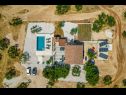 Holiday home Diana - pool and terrace: H(4+1) Pucisca - Island Brac  - Croatia - swimming pool (house and surroundings)