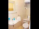 Apartments Dino - 20m from the sea: A1(4+1), SA2 (2+1) Splitska - Island Brac  - Studio apartment - SA2 (2+1): bathroom with toilet