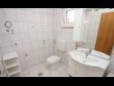 Apartments Slav - free barbecue: A1(4) Supetar - Island Brac  - Apartment - A1(4): bathroom with toilet