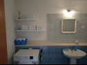 Apartments Šimi - free parking: A1(4) Supetar - Island Brac  - Apartment - A1(4): bathroom with toilet