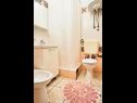 Apartments Ivan - 50 m from sea: A1(4) Sutivan - Island Brac  - Apartment - A1(4): bathroom with toilet