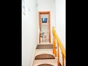 Apartments Ivan - 50 m from sea: A1(4) Sutivan - Island Brac  - Apartment - A1(4): staircase