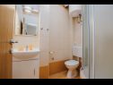 Apartments Dome - 30 m from beach : A1(4), A2(4), A3(4) Arbanija - Island Ciovo  - Apartment - A1(4): bathroom with toilet