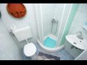 Apartments Dome - 30 m from beach : A1(4), A2(4), A3(4) Arbanija - Island Ciovo  - Apartment - A2(4): bathroom with toilet