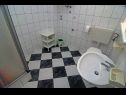 Apartments Bela2 - great location A1 B1(4), A2 C1(4), A3 D1(4+1) Mastrinka - Island Ciovo  - Apartment - A3 D1(4+1): bathroom with toilet