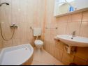 Apartments Vini - by the sea: A1(2+2), A2(2), A3(4), A4(4), A5(2+2), A6(2+2) Mastrinka - Island Ciovo  - Apartment - A6(2+2): bathroom with toilet