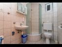 Apartments Marija - 60 m from beach: A2(4) Mastrinka - Island Ciovo  - Apartment - A2(4): bathroom with toilet