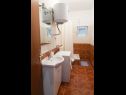 Apartments Ivica - 150 m from sea: A1(7), A2(4) Mastrinka - Island Ciovo  - Apartment - A1(7): bathroom with toilet