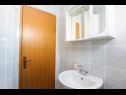 Apartments Sima - 100m from beach: A1(4+1), A2(2+2), A3(4+2), A4 (2+2) Mastrinka - Island Ciovo  - Apartment - A1(4+1): bathroom with toilet