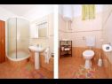 Apartments Sima - 100m from beach: A1(4+1), A2(2+2), A3(4+2), A4 (2+2) Mastrinka - Island Ciovo  - Apartment - A3(4+2): bathroom with toilet