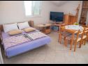 Apartments Boze - 100 m from sea : A1(2+2), A2(2+2), SAB1(2+1), SAB2(2+1) Mastrinka - Island Ciovo  - Apartment - A2(2+2): living room