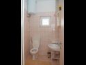 Apartments Boze - 100 m from sea : A1(2+2), A2(2+2), SAB1(2+1), SAB2(2+1) Mastrinka - Island Ciovo  - Studio apartment - SAB2(2+1): bathroom with toilet