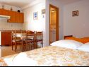 Apartments Joško - 70 m from beach: SA1(3), A2(6) Mastrinka - Island Ciovo  - Studio apartment - SA1(3): bedroom