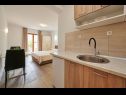 Apartments Antonia - 270m to sea: A4 Green(2+2), SA2 Silver(2), A1 Blue(2), SA3 Gold(2) Mastrinka - Island Ciovo  - Studio apartment - SA3 Gold(2): kitchen