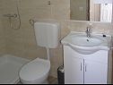Apartments Zdrave SA1(2+1), A2(2+2), A3(2+2) Okrug Donji - Island Ciovo  - Studio apartment - SA1(2+1): bathroom with toilet