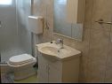 Apartments Zdrave SA1(2+1), A2(2+2), A3(2+2) Okrug Donji - Island Ciovo  - Apartment - A3(2+2): bathroom with toilet