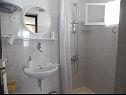 Apartments Marija - next to sea: A1 donji(3+2) Okrug Donji - Island Ciovo  - Apartment - A1 donji(3+2): bathroom with toilet