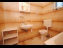Apartments Rina - 200 m from beach: A1(6) Okrug Donji - Island Ciovo  - Apartment - A1(6): bathroom with toilet
