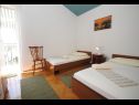 Apartments Rina - 200 m from beach: A1(6) Okrug Donji - Island Ciovo  - Apartment - A1(6): bedroom