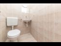 Holiday home Jelka - 50 m from beach: H(10+2) Okrug Donji - Island Ciovo  - Croatia - H(10+2): bathroom with toilet
