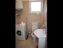 Apartments Central - 40m from the beach: A1(2+2), A2(4), A3(4+1) Okrug Gornji - Island Ciovo  - Apartment - A2(4): bathroom with toilet