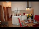 Apartments Central - 40m from the beach: A1(2+2), A2(4), A3(4+1) Okrug Gornji - Island Ciovo  - Apartment - A2(4): kitchen and dining room