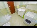 Apartments Ljuba - nice garden: A2(4+1) Plavi, A3(4+1) Ljubicasti, A4(8+1) Okrug Gornji - Island Ciovo  - Apartment - A4(8+1): bathroom with toilet