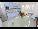 Apartments Ljuba - nice garden: A2(4+1) Plavi, A3(4+1) Ljubicasti, A4(8+1) Okrug Gornji - Island Ciovo  - Apartment - A4(8+1): kitchen and dining room