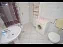 Apartments Ljuba - nice garden: A2(4+1) Plavi, A3(4+1) Ljubicasti, A4(8+1) Okrug Gornji - Island Ciovo  - Apartment - A2(4+1) Plavi: bathroom with toilet