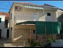Apartments Marija - parking: A1(2+2) Okrug Gornji - Island Ciovo  - house