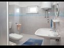 Apartments Filip - with parking : A1-2A(2+3), SA2-2B(2+1), A3-3A(2+3), SA4-3B(2+1) Okrug Gornji - Island Ciovo  - Studio apartment - SA2-2B(2+1): bathroom with toilet