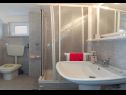 Apartments Filip - with parking : A1-2A(2+3), SA2-2B(2+1), A3-3A(2+3), SA4-3B(2+1) Okrug Gornji - Island Ciovo  - Apartment - A3-3A(2+3): bathroom with toilet